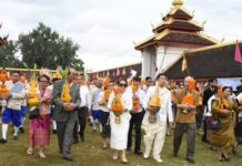 ຊາວພຸດຮ່ວມແຫ່ຜາສາດເຜິ້ງ ງານບຸນພະທາດຫຼວງວຽງຈັນ