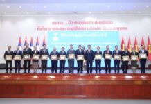 ຫສພ ປະດັບຫລຽນກາລະນຶກ 50 ປີ ວັນສະຖາປະນາ ສປປ ລາວ