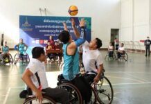 ກິລາບານບ້ວງລໍ້ເລື່ອນ ແຂ່ງຂັນກັນຢ່າງຄຶກຄື້ນ ໃນງານມະຫະກຳກິລາຄົນພິການແຫ່ງຊາດ ຄັ້ງທີ IV