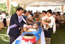 ຊາວພຸດຮ່ວມໃສ່ບາດ ໂອກາດຄົບຮອບ 100 ປີ ວັນເກີດ ແລະ ຄົບຮອບ 65 ປີ ວັນເສຍສະລະຊີວິດຂອງ ວິລະຊົນສີທອງ